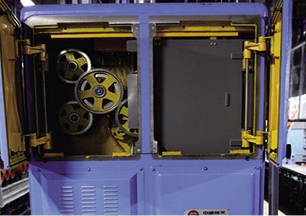 R535Ab粘膠長絲半連續(xù)紡絲機(jī) R535Ab粘膠長絲半連續(xù)紡絲機(jī)