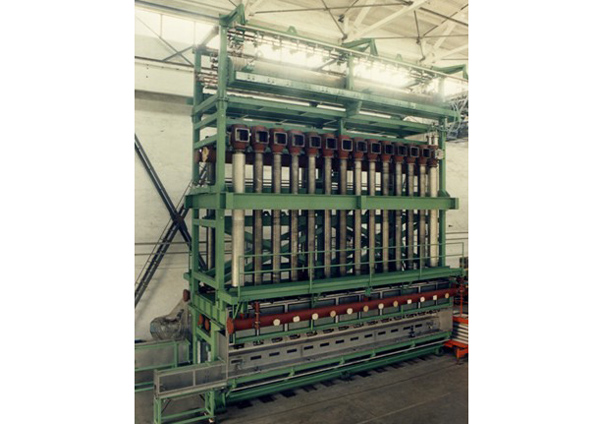 HS402型雙面腈綸紡絲機(jī) HS402型雙面腈綸紡絲機(jī)